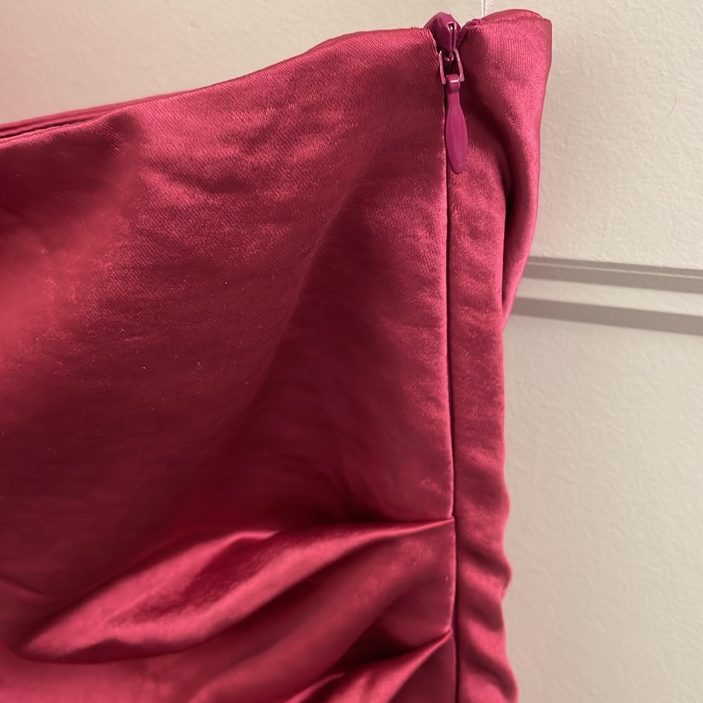 Elliatt Berry Cassini‎ Satin One Shoulder Ruched Midi Dress XL - $238 - Picture 6 of 15